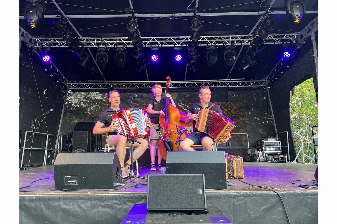 Die Ländlerfründe Walopsee eröffneten die drei Tage des 15. Mannrieder Open Air.
