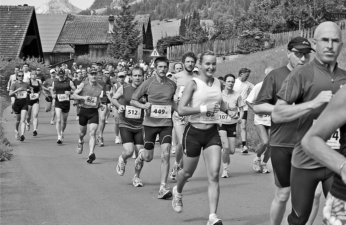 Die Läuferschar nach ca. einem Kilometer.