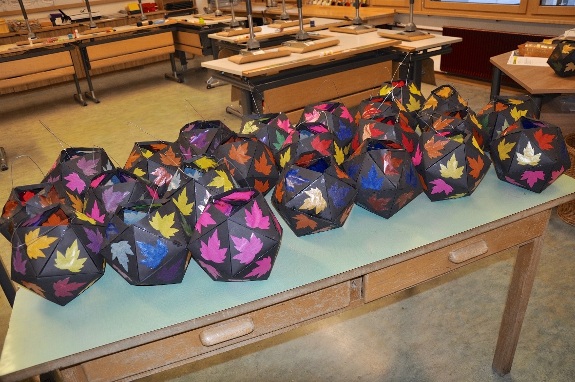 Die Laternen der 5./6. Klasse.