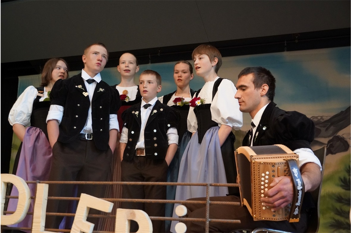 Die Lengger Bärgstimmi führten eine grosse Vielfalt an Stücken auf.