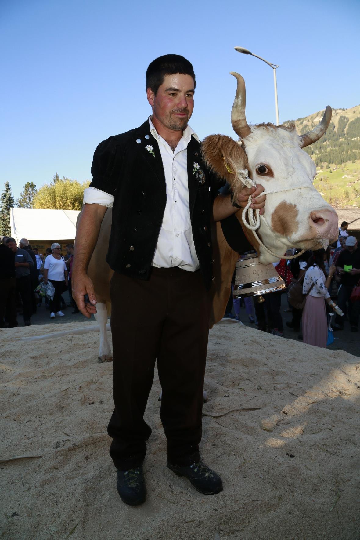 Die Lenk im Simmental hat eine neue Miss, eine Vierbeinige! Sie heisst Kastanie,...