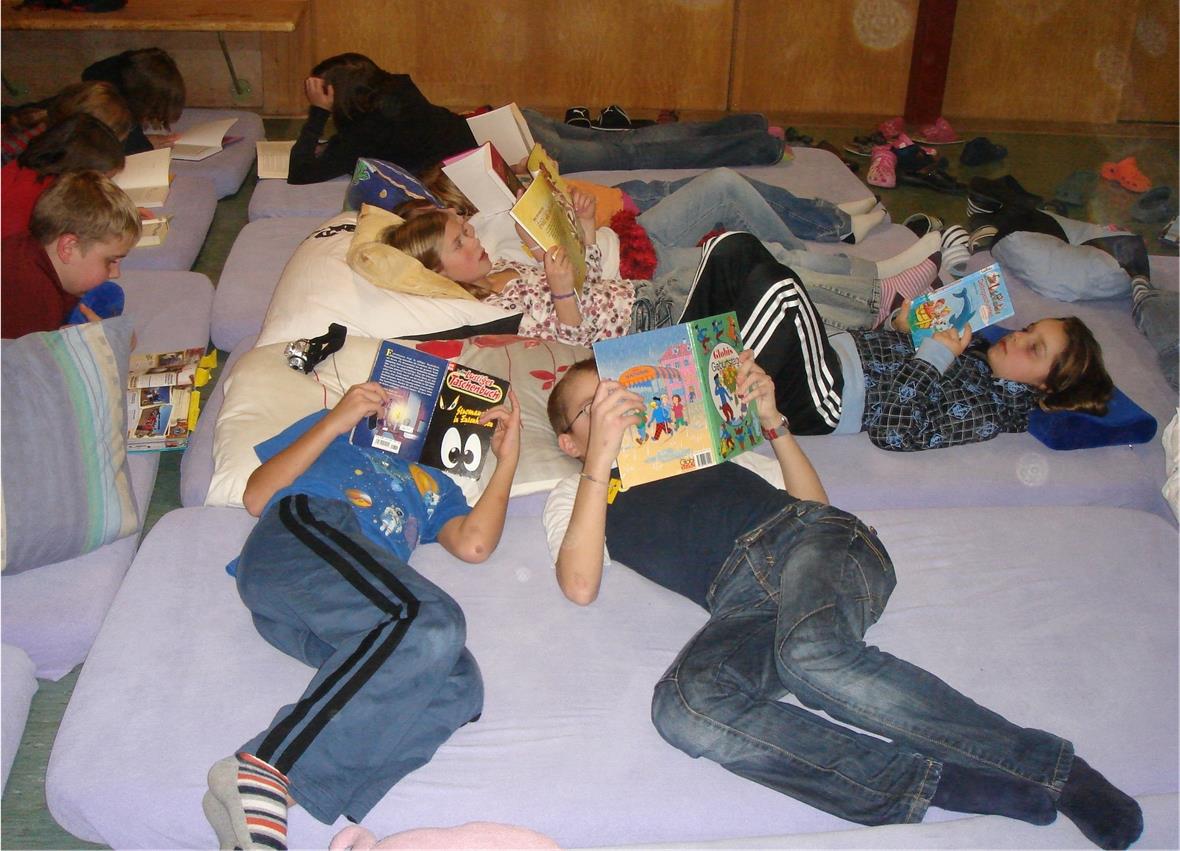 Die Lesenacht machte Spass und alle machten es sich gemütlich.