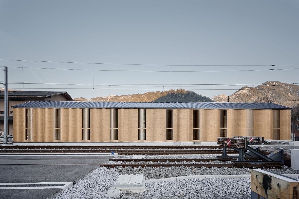 Die Lokremise in Zweisimmen erhielt einen Anerkennungspreis des Prix Lignum 2021...