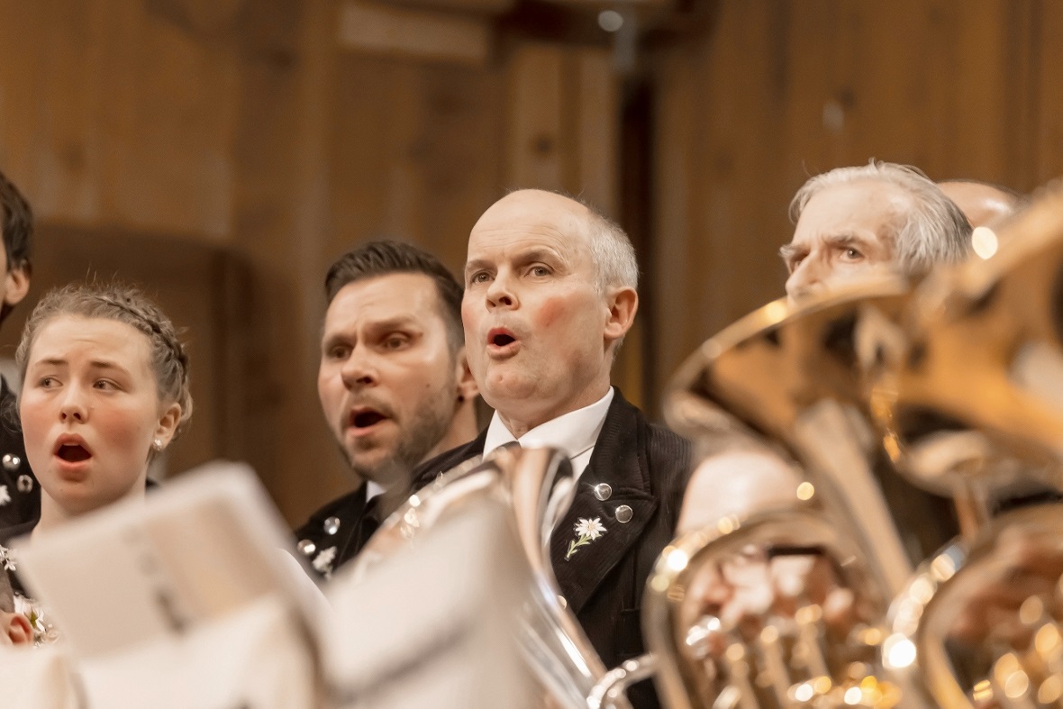 Die MG Därstetten hatte einen gemeinsamen Auftritt mit dem Allmendinger Chörli.