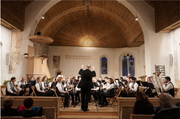 Die MGZ unter der Leitung von Hanspeter Janzi eröffnete das Doppelkonzert.