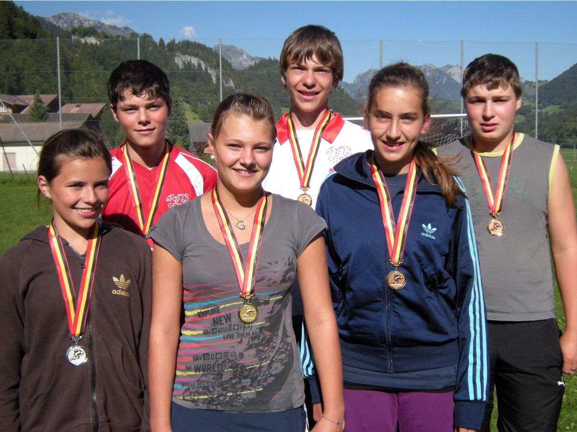 Die Medaillengewinner/innen des Leichtathletik-Mehrkampfs.
