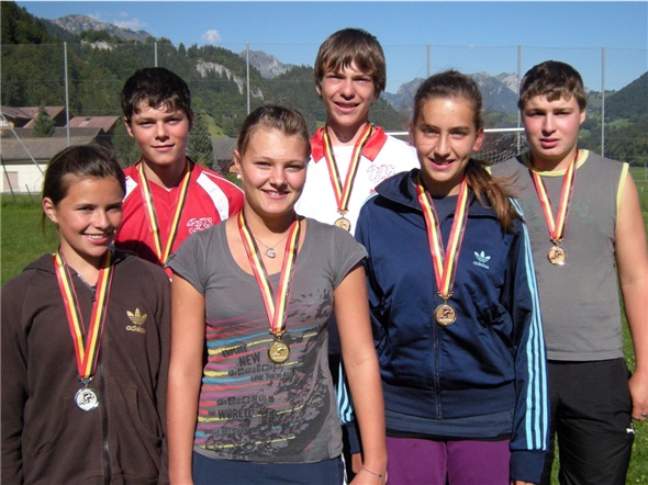 Die Medaillengewinner/innen des Leichtathletik-Mehrkampfs.