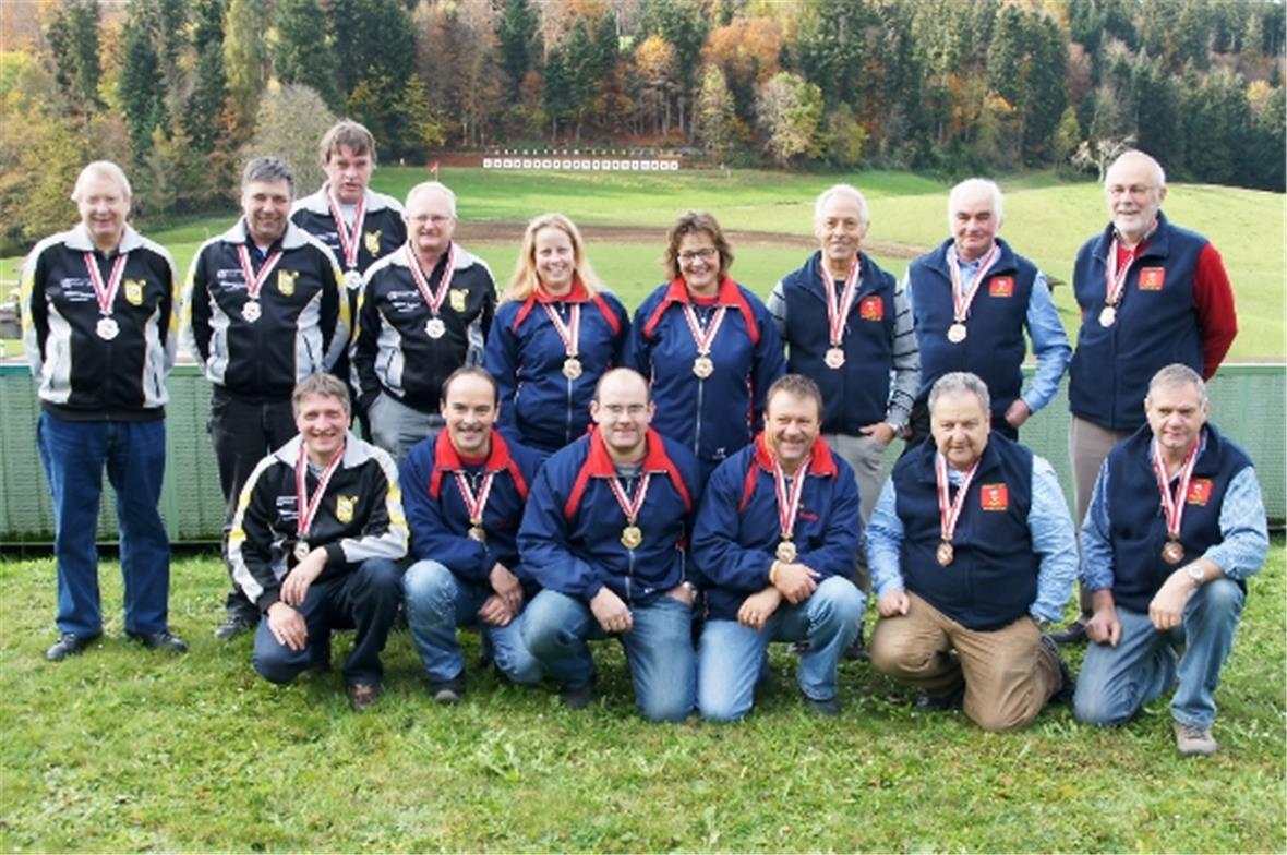 Die Militärschützen Mannried waren nicht zum ersten Mal auf dem Podest. (v.l.) MS Mannried, 2. Rang; SG Buchholterberg, 1. Rang und FS Saanen-Gstaad 3. Rang in der Kategorie Feld D.