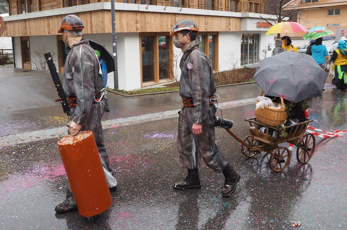 Die Mineure aus dem Diemtigtal planen eine Milchleitung von jedem Bauernhof dire...