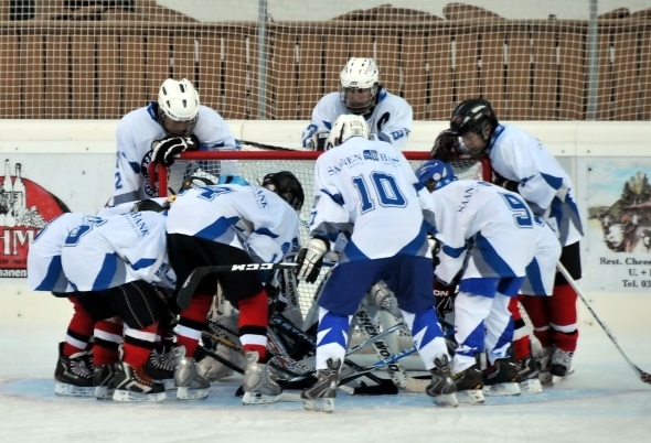 Die Mini-Truppe schwört sich auf Sieg ein!