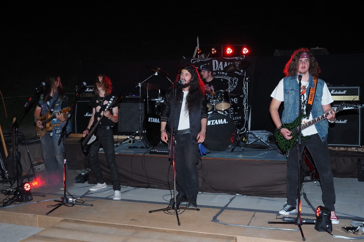 Die Mitglieder der Band Junkie Rose: Medow Dahmen, Fabian Kühne, Joël Schregenbe...