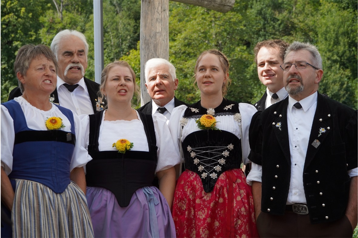 Die Mitglieder des Jodlerklubs Bärgrose erfreuten mit wunderschönen Jodelklängen...