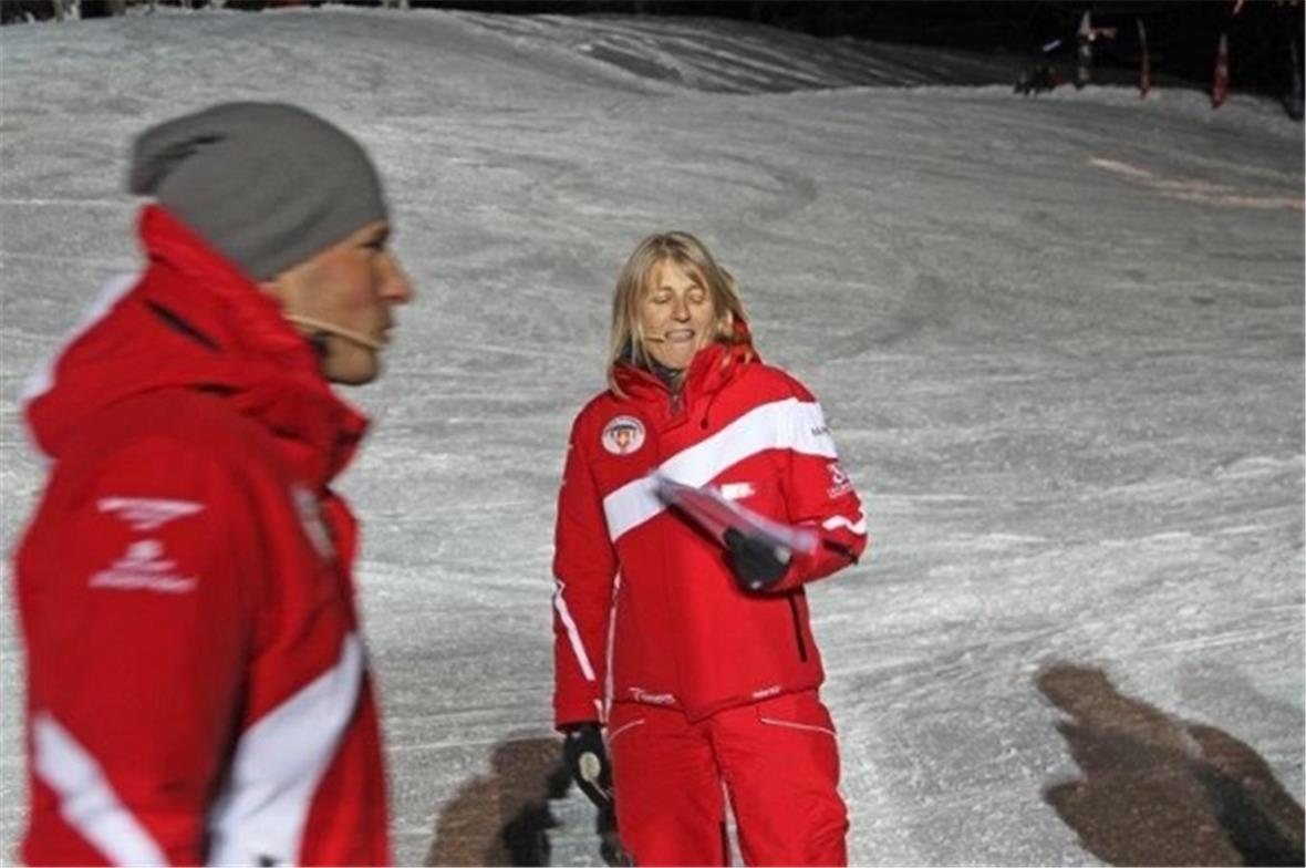 Die Moderatoren Mäggy Stark und Dominik Klopfenstein.