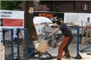 Die Motorsäge wurde mit einem Kartmotor getunt. Begleitet von einem unglaubliche...