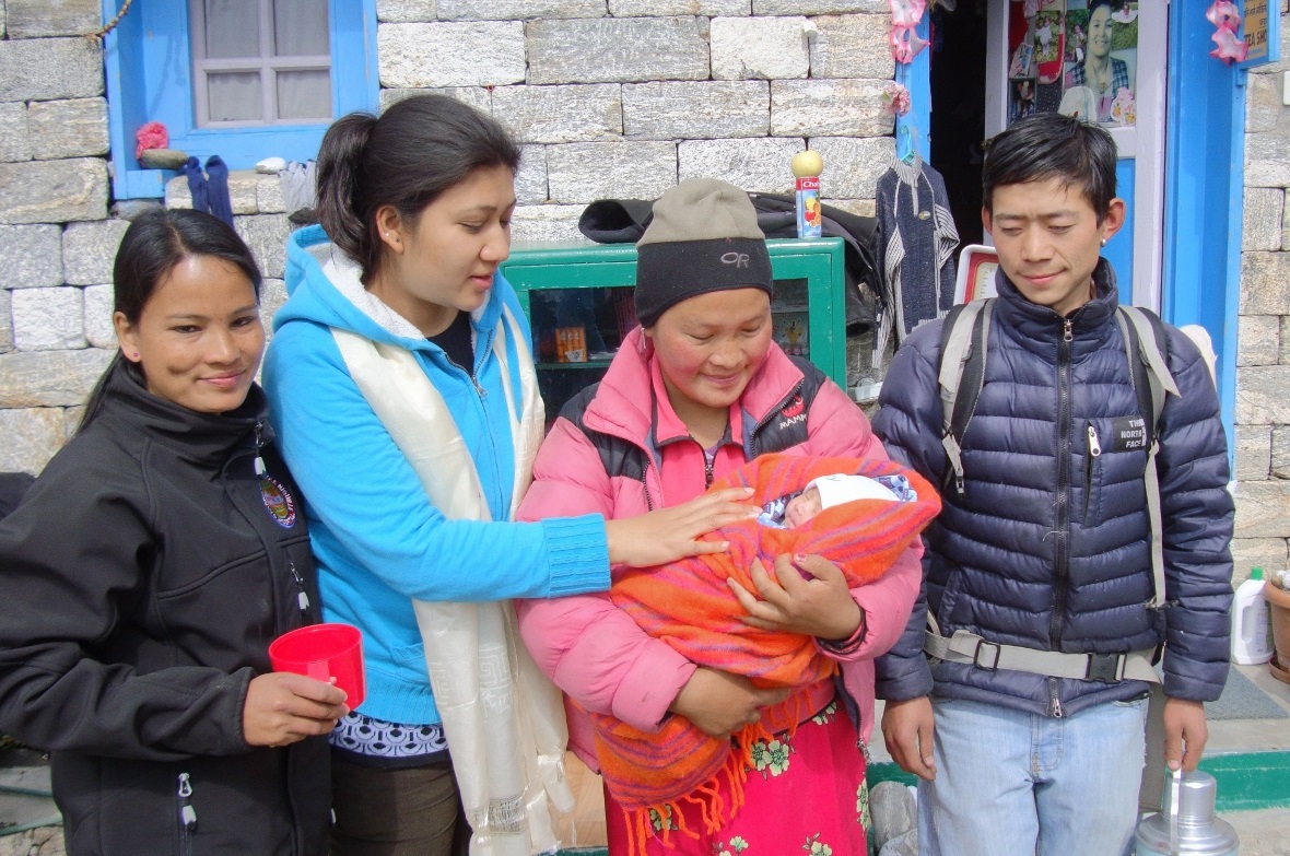 Die Mütter und Säuglingssterblichkeit zu verringern und den Kindern Zugang zu Bi...