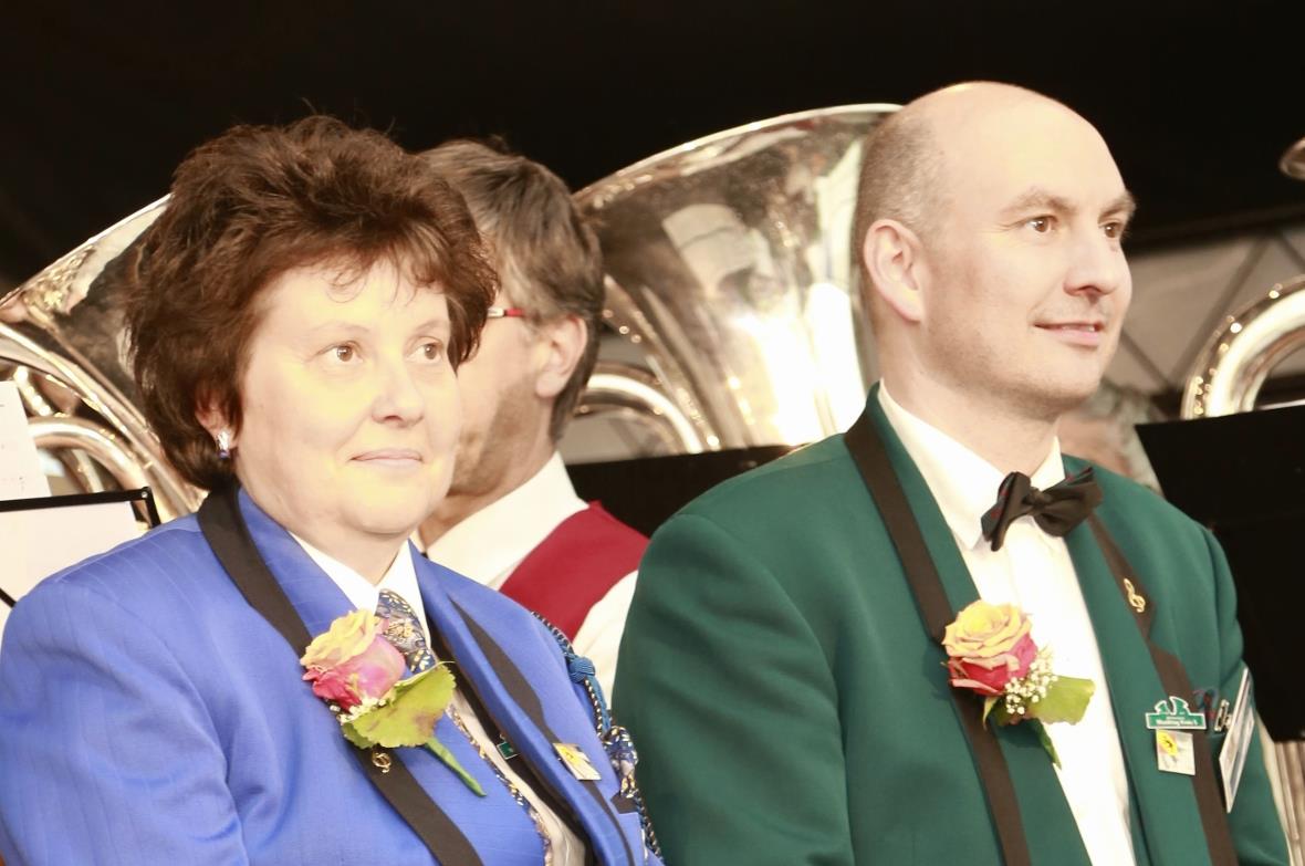 Die Musikanten Heidi Bucher und OK-Präsident Walter Klossner wurden als kantonal...