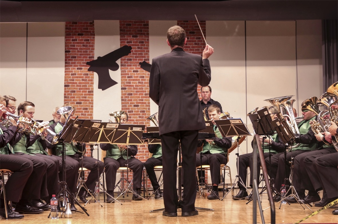 Die Musikgesellschaft Boltigen lud zum unterhaltsamen und gleichzeitig hochstehenden Krimi-Konzertabend ein.