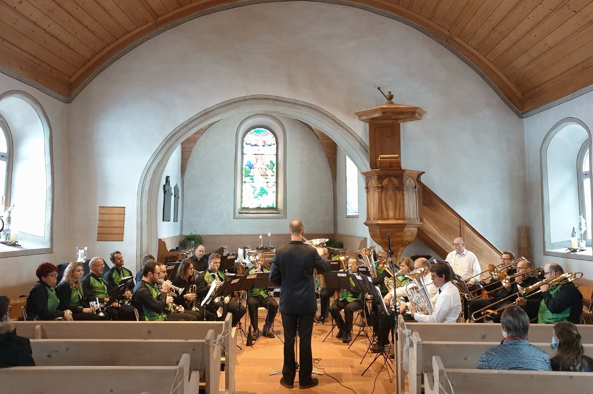 Die Musikgesellschaft Boltigen unter der Leitung von Marcel Aegerter beeindruckt...