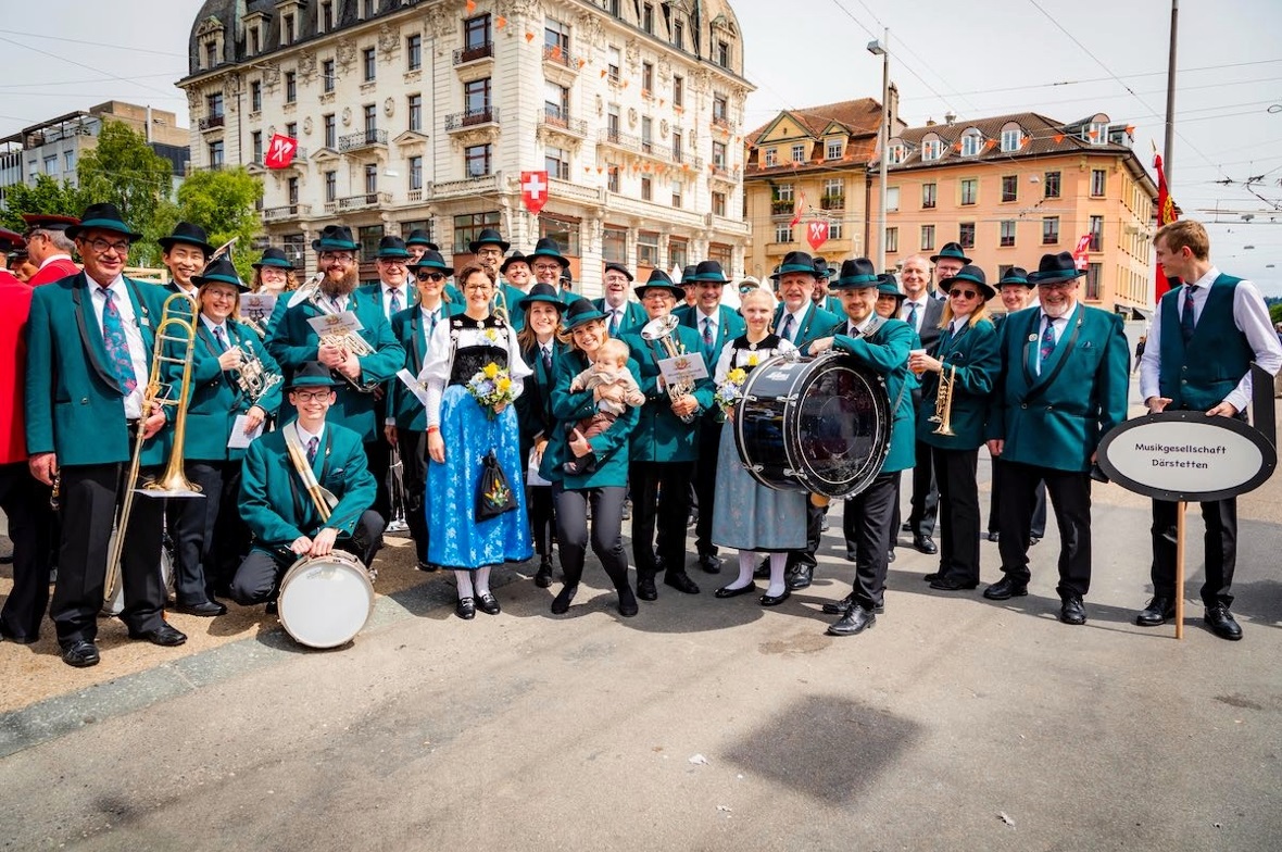 Die Musikgesellschaft Därstetten am Eidgenössischen Musikfest in Biel.
