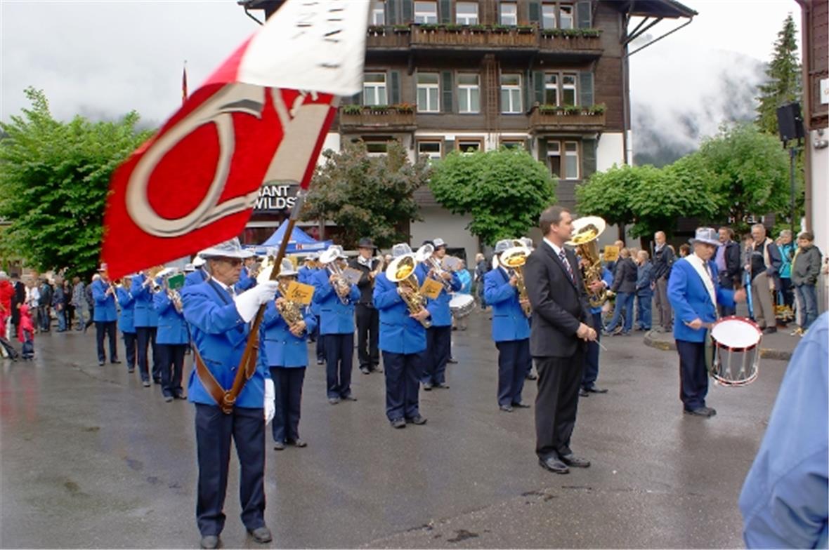 Die Musikgesellschaft Lenk eröffnete den Festreigen