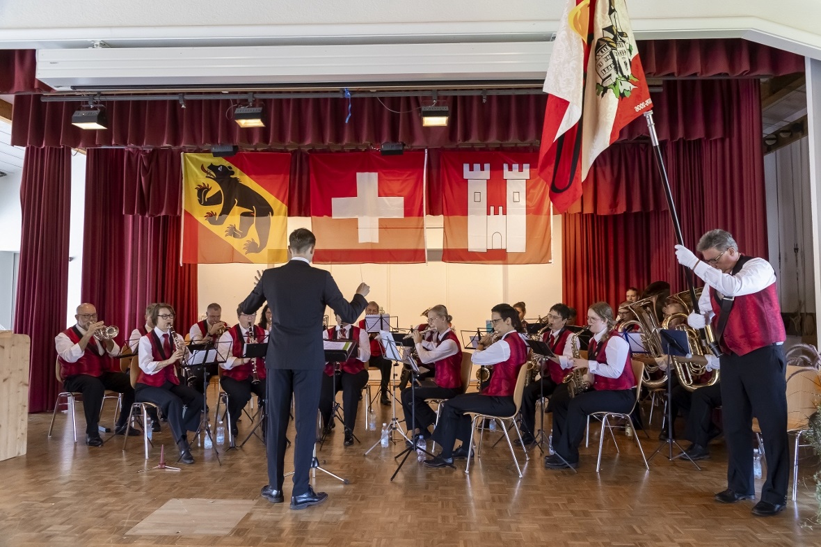 Die Musikgesellschaft Wimmis spielte den «Albert Rösti Marsch.» Rösti fand: «Der...