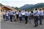 Die Musikgesellschaft Zweisimmen auf dem Cholplatz in Grubenwald.