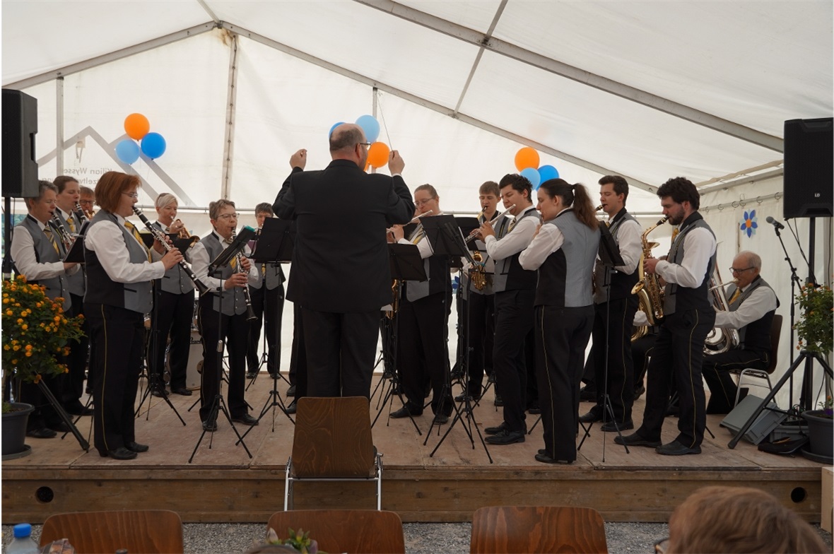 Die Musikgesellschaft Zweisimmen eröffnete die Jubiläumsfeier.