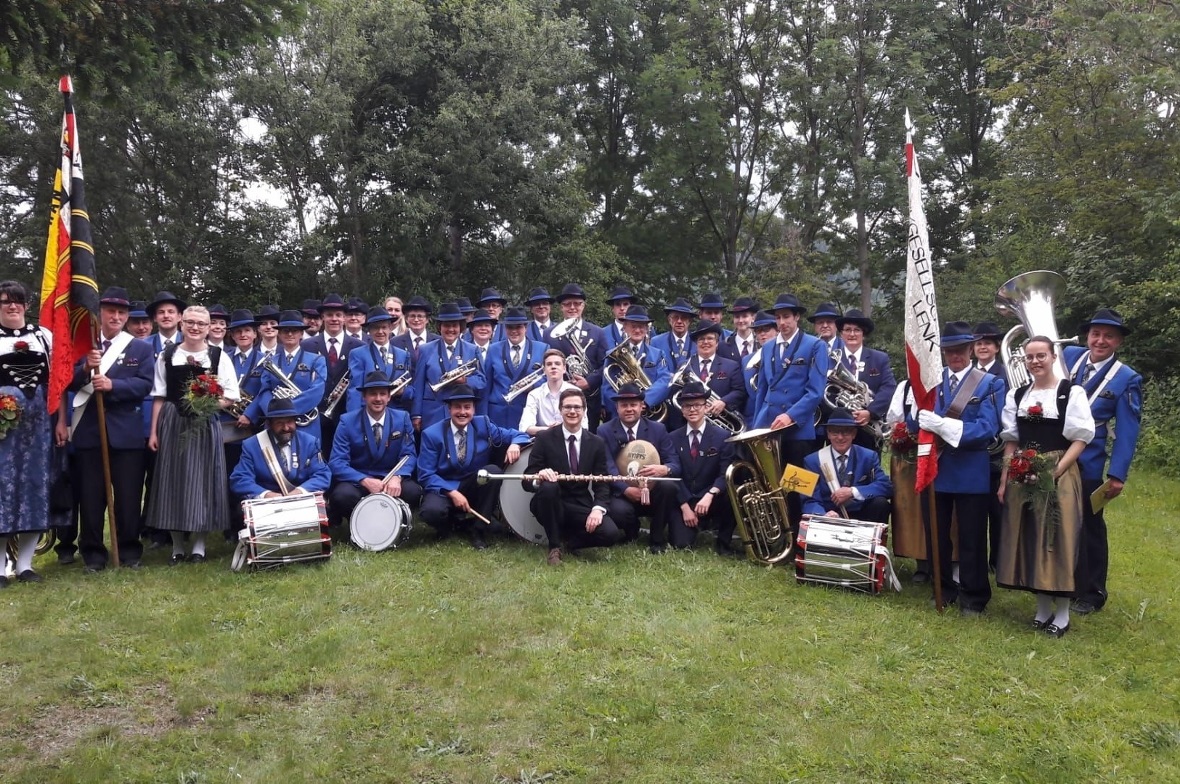 Die Musikgesellschaften Lenk und St.Stephan am Kantonalen Musikfest in Thun.