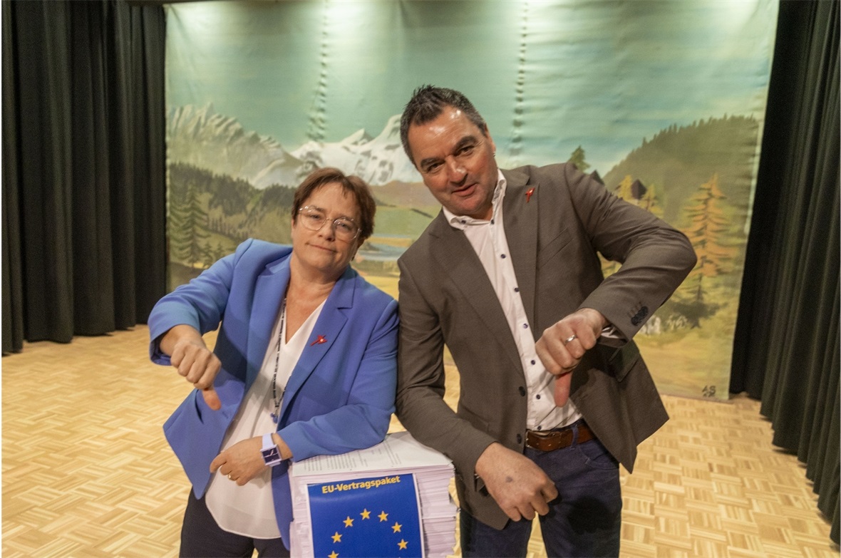 Die Nationalräte Magdalena Martullo-Blocher und Thomas Knutti lehnen den EU‑Rahm...