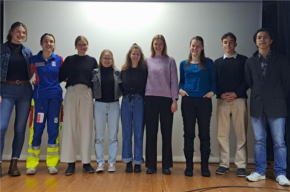 Die Nervosität war ihnen kurz vor ihren Präsentationen noch nicht anzumerken: die neun Simmentaler Maturandinnen und Maturanden Maxima Göpfert, Anastasija Puric, Celia Perren, Anja Kronig, Debora Lempen, Emma Aellen, Celine Durand, Elias Eckardt und Maleko Freidig.