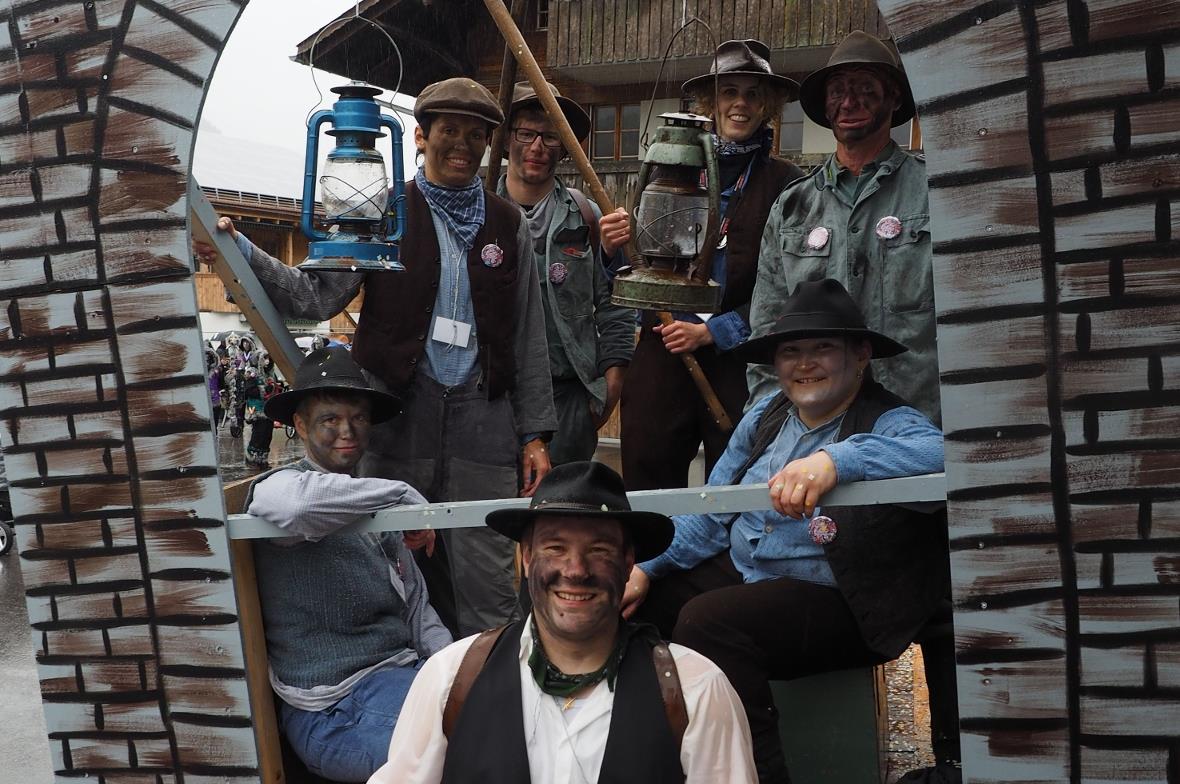 Die OK-Mitglieder sind alle Fasnachtsbegeisterte und verkleideten sind für den Umzug.