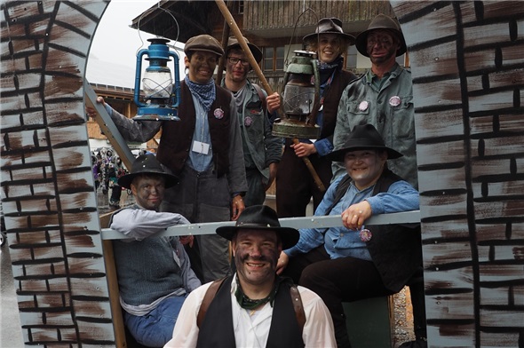 Die OK-Mitglieder sind alle Fasnachtsbegeisterte und verkleideten sind für den Umzug.