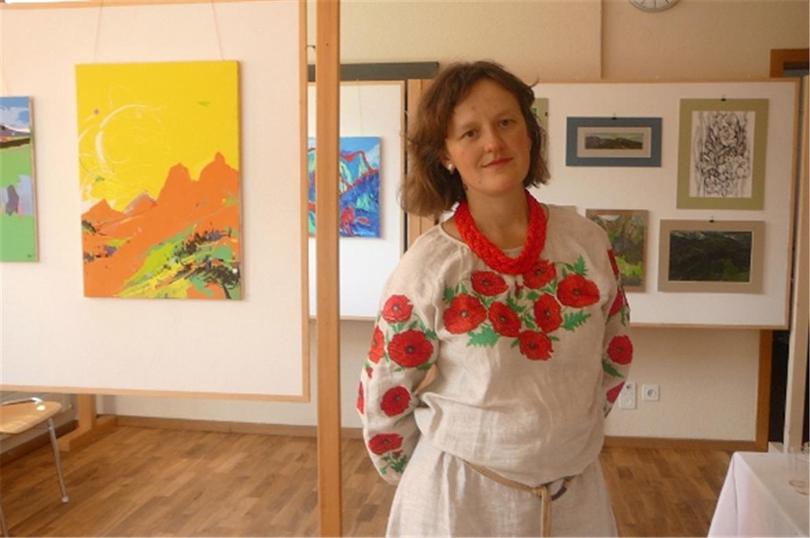 Die Organisatorin des Künstlertreffens in Oberwil, Olga Aegerter-Rushchak, mit B...