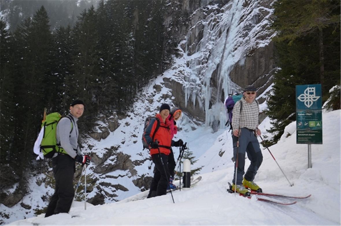 Die Patrouille von Walter Boss, St. Stephan im Aufstieg beim Iffigfall.
