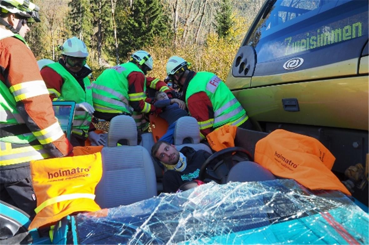 Die Personen werden geborgen.