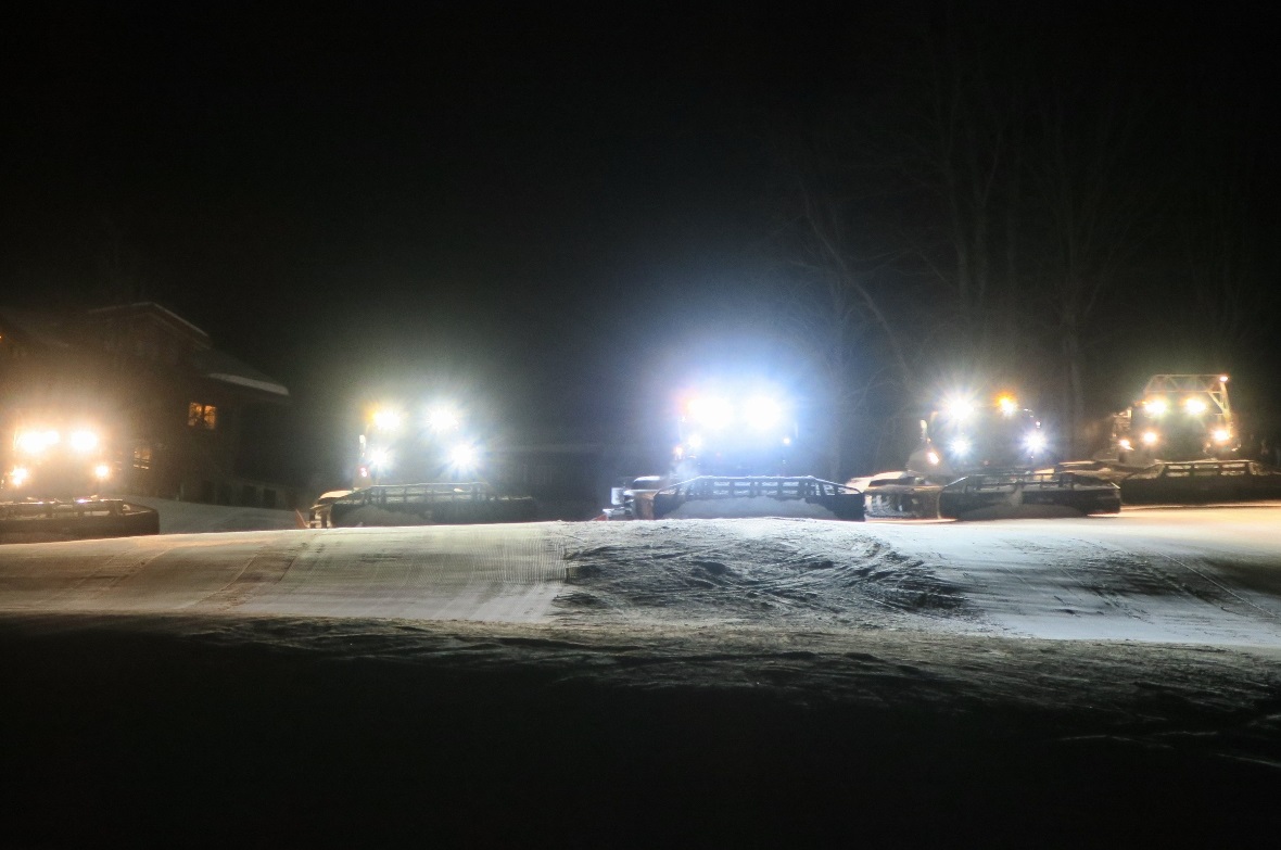 Die Pistenfahrzeuge beeindruckten Gross und Klein.