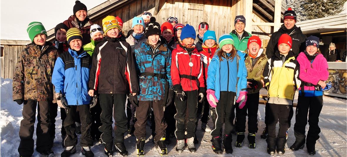 Die Pommes im neuen urchig-gemütlichen Sparenmoos Beizli sind herrlich. Bestes Benzin für die JO Zweisimmen im Berner CUP.