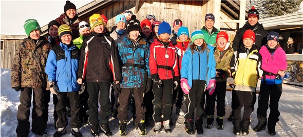 Die Pommes im neuen urchig-gemütlichen Sparenmoos Beizli sind herrlich. Bestes Benzin für die JO Zweisimmen im Berner CUP.