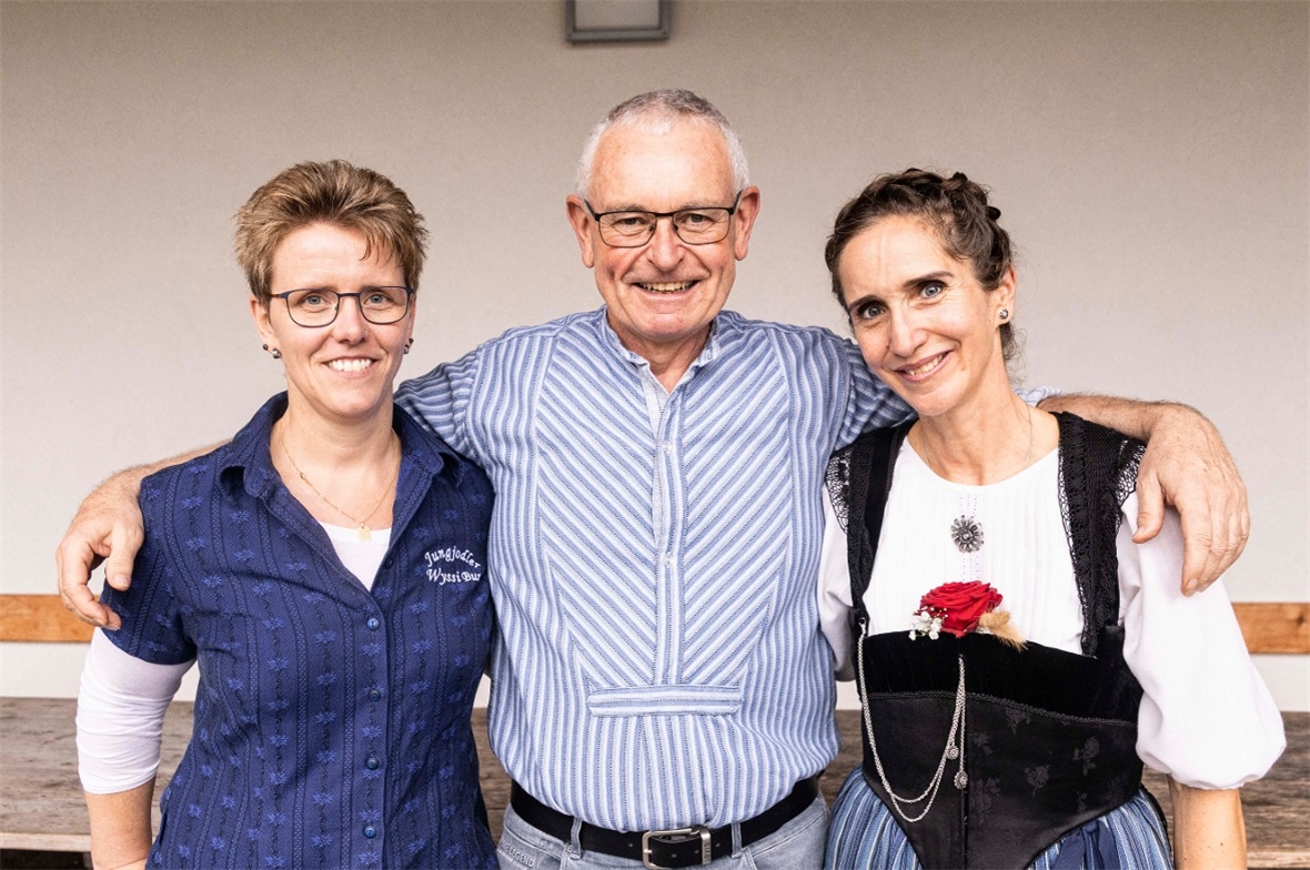 Die Präsidentin Daniela Schäfer, Dirigentin Simon Bianchi und Dirigentin Nadia F...