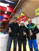 Die Preisgewinner des Team Niedersimmentals beim Inferno Langlauf mit Patrick Zü...