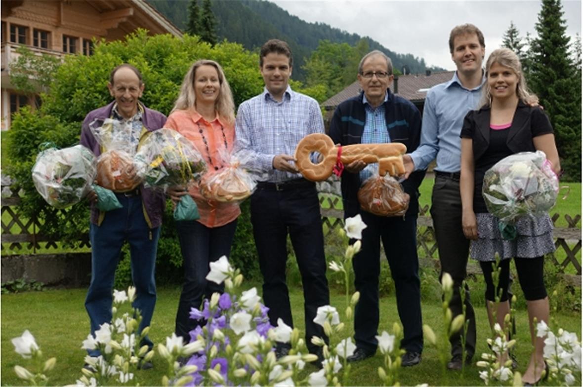 Die «Schlüsselübergabe» erfolgte im Beisein von Peter Zahler, Anita und Pierre-Yves Geiser-Zahler, Johann Zahler sowie Andreas und Marie-Eve Kurzen-Geiser.