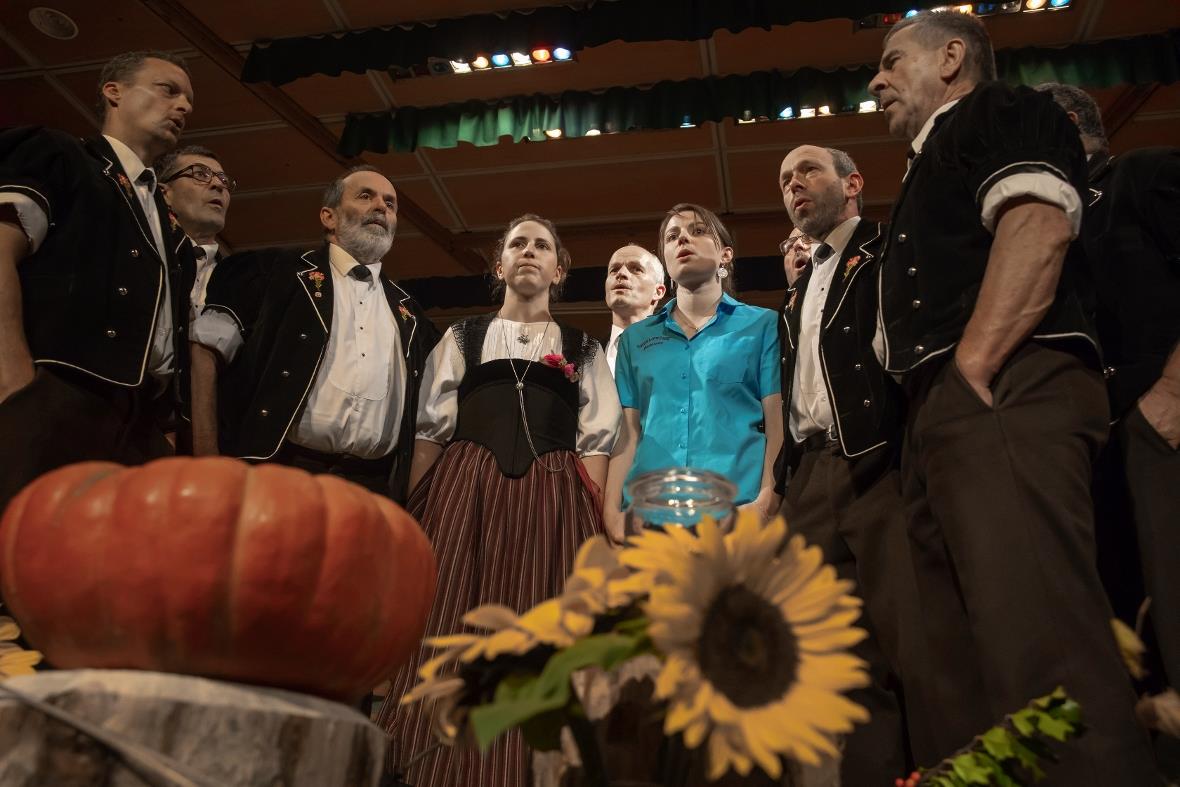 Die Schwendiboden Jodler Wimmis haben die CD-Taufe gesanglich untermalt und ihre...