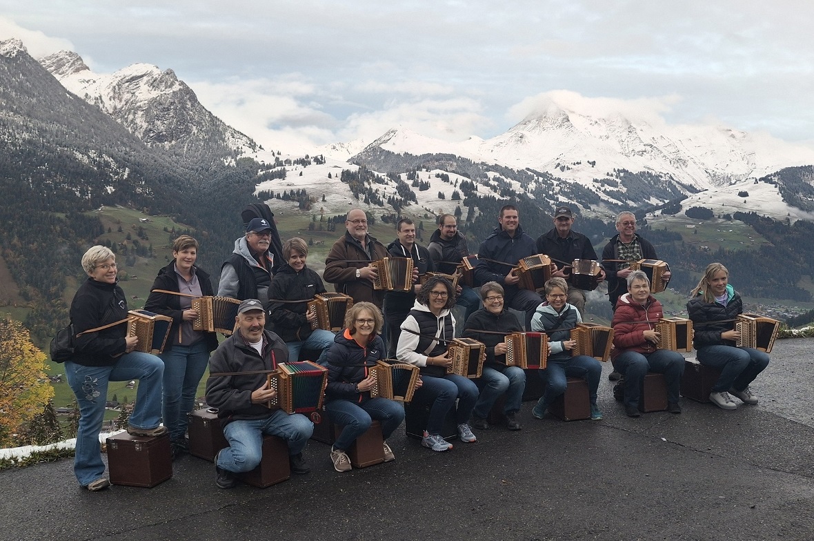 Die Schwyzerörgeli Grossformation Simmental-Saanenland übte fleissig.