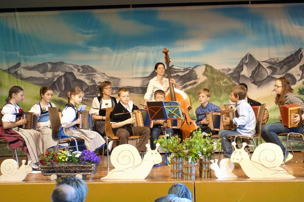 Die Schwyzerörgeli-Gruppe der Musikschule Saanenland-Obersimmental begrüsste die...