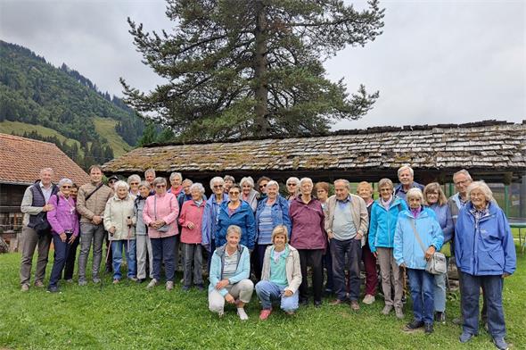 Die Seniorengruppe und ihre Begleiter auf dem Rossberg.