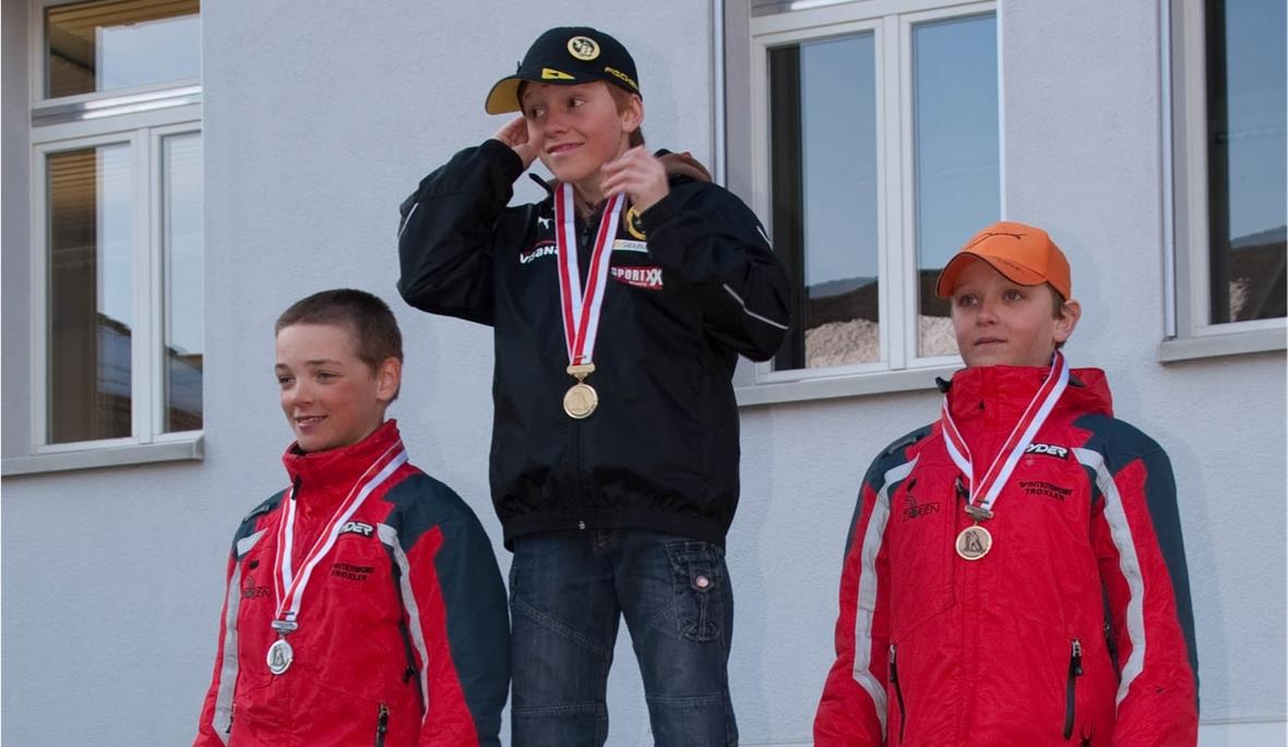 Die Sieger beim Riesenslalom 4. - 6. Klasse: (v.l.n.r) William Harvey, Elio Wampfler, Nathanael Lauber