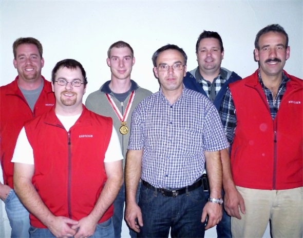 Die Sieger der einzelnen Kategorien: Patrick Karlen, Mario Wittwer, Simon Jöhr, Severin Treuthardt, Mario Ginggen, Hansueli Eschler. Es fehlt die Siegerin im Jungschützenstich Pascale Jöhr.