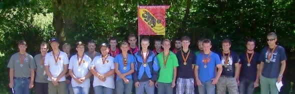 Die Siegergruppen der kantonalen Gruppenmeisterschaft Jugendliche und Jungschützen (vorne von links: Plagne Campagne, Rüschegg-Graben-Feld und MS Schwanden bei Sigriswil 1; hinten: Konolfingen 1, Erlenbach-Latterbach 1 und Schwanden-Sigriswil 1).