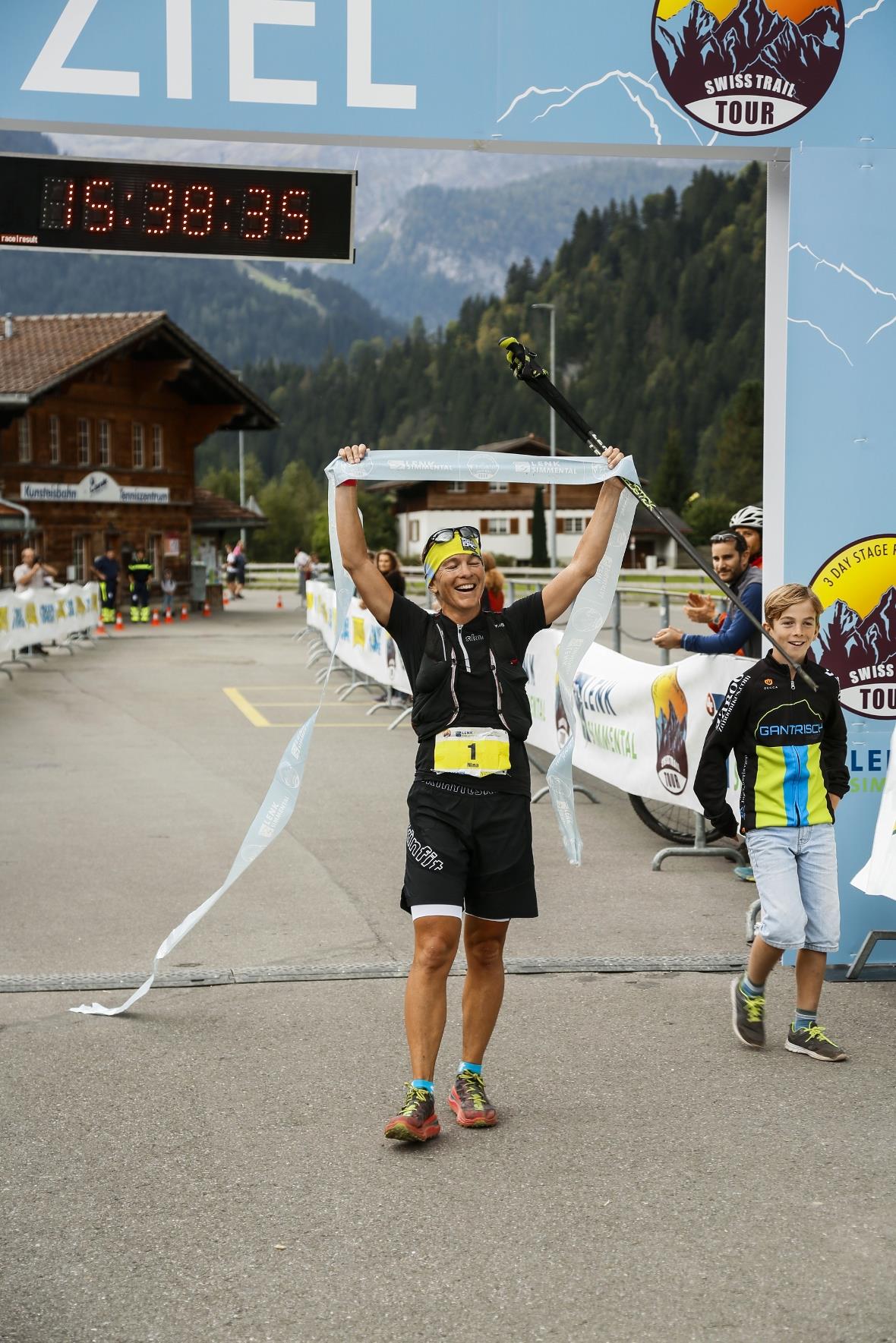Die Siegerin Nina Brenn im Ziel