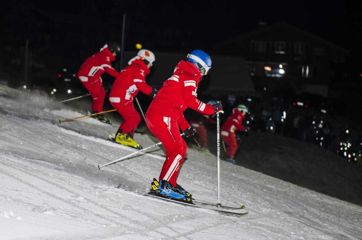 Die Ski alpin-Formation zeigt ihr Können.